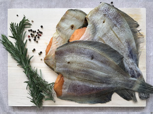 Каталог продукции: Камбала камчатская вяленая с икрой
