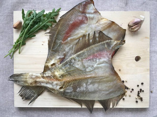 Арахис со вкусом бекона: Камбала ёрш (Мурманская) вяленая