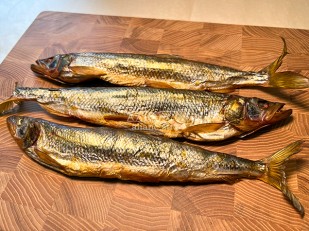 Шашлычок из горбуши холодного копчения: Корюшка х/к (крупная)