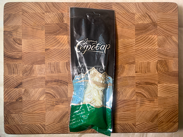 Сыр 100 гр ГОРНЫЙ СЫРОВАР (Косичка с укропом и чесноком) в Нижневартовске